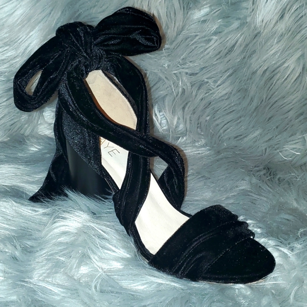 💥DIVA MUST HAVE💥RAYE VELOUR Tie up Sandals